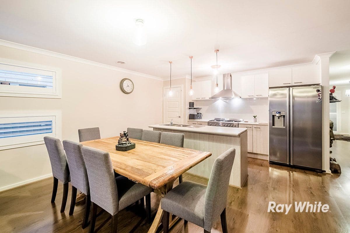 25 Rannoch Street, Cranbourne East VIC 3977, Cranbourne East - Thumbnail 2