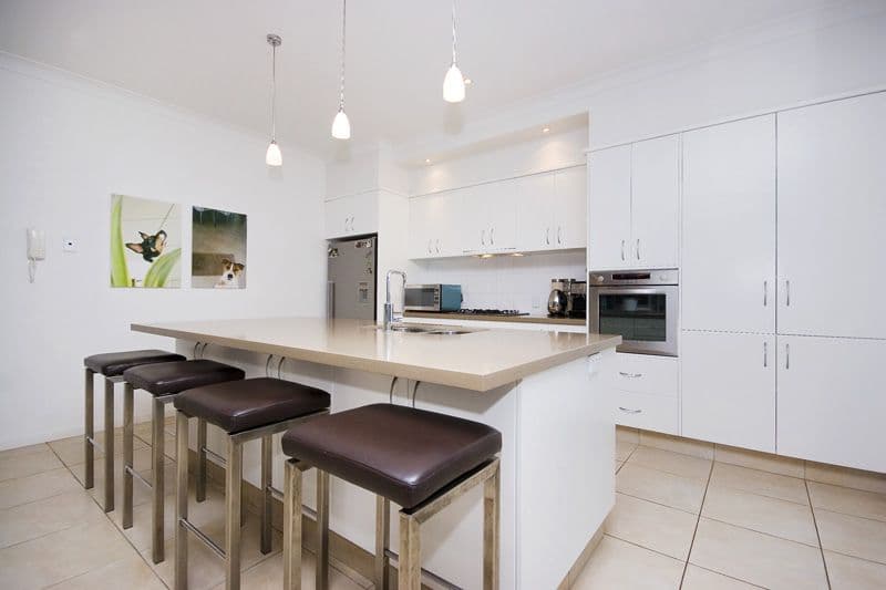9 Helena  Street, BIGGERA WATERS QLD 4216, Biggera Waters - Thumbnail 5