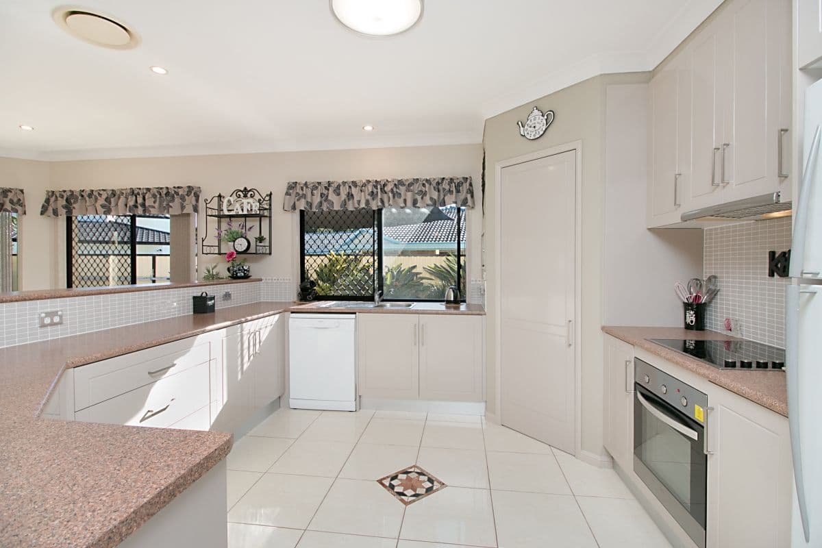 16 Chestnut Street, Elanora QLD 4221, Elanora - Thumbnail 6
