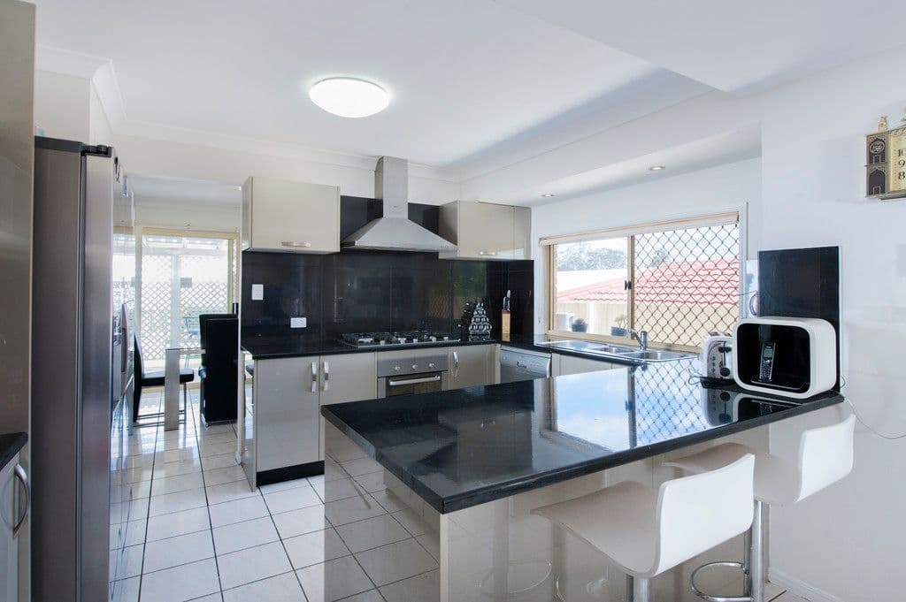 13 Fernwyn Street, CALAMVALE QLD 4116, Calamvale - Thumbnail 2