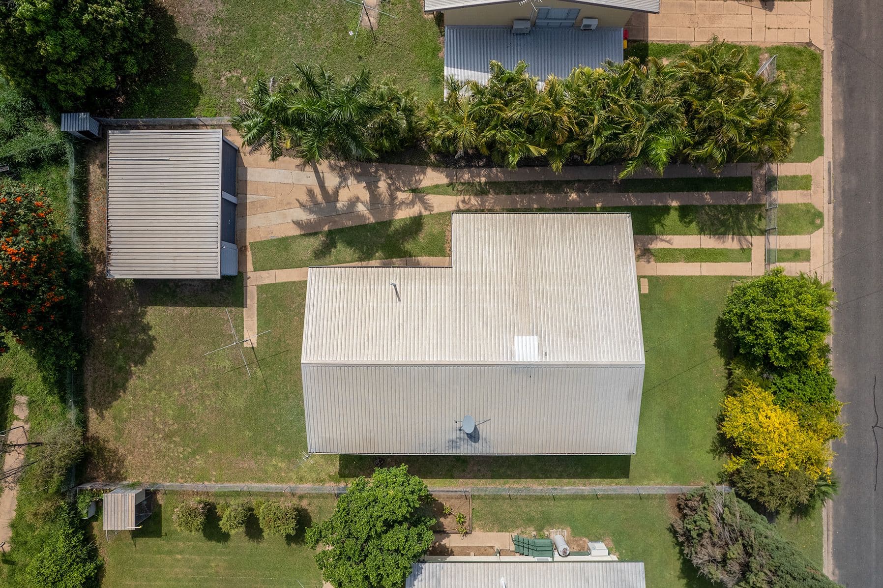 5 Leichhardt Street, Emerald QLD 4720, Emerald - Thumbnail 2