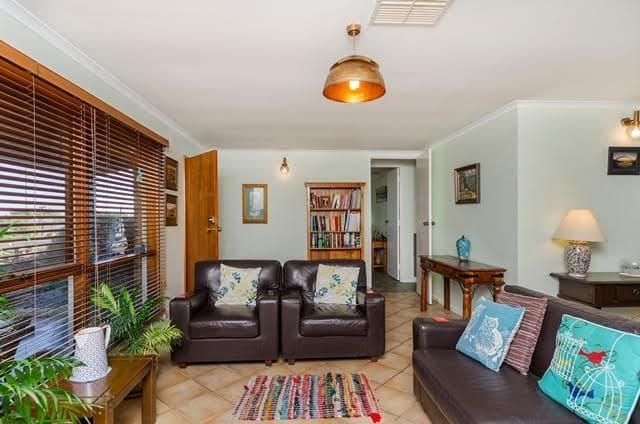 202 THE COVE Road, Hallett Cove - Thumbnail 2