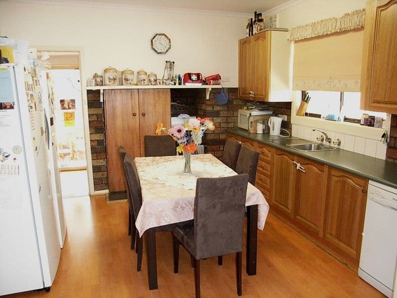 4 Poplar Street, ECHUCA VIC 3564, Echuca - Thumbnail 2