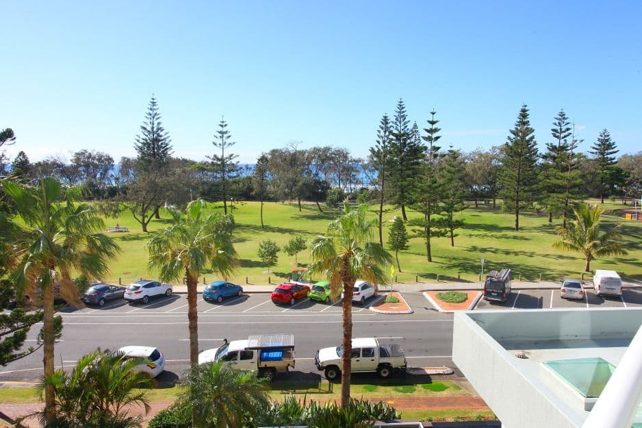 12 'Carmel By The Sea', 177 Old Burleigh Road, BROADBEACH QLD 4218, Broadbeach - Thumbnail 5