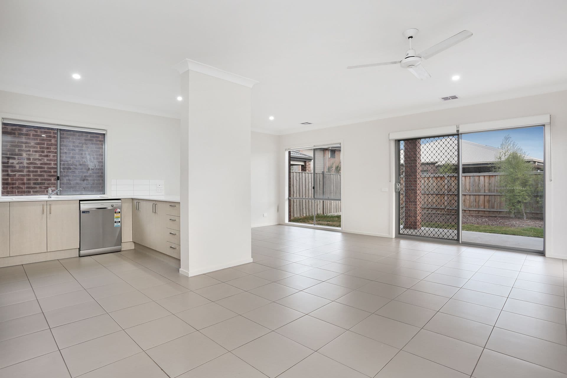 43 Grassbird Drive, Point Cook VIC 3030, Point Cook - Thumbnail 3