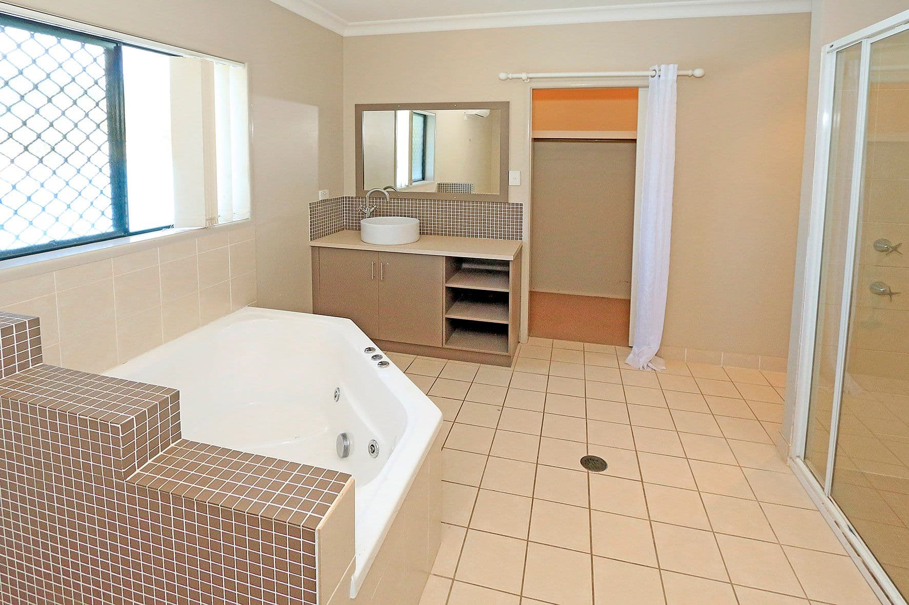 16a Todd Avenue, Yeppoon QLD 4703, Yeppoon - Thumbnail 7