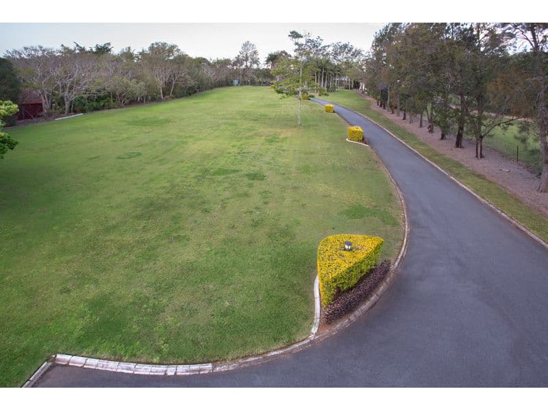 20 Neville Road, BRIDGEMAN DOWNS QLD 4035, Bridgeman Downs - Thumbnail 4