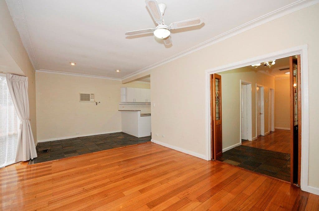 38 MANDOWIE Crescent, CROYDON VIC 3136, Croydon - Thumbnail 2