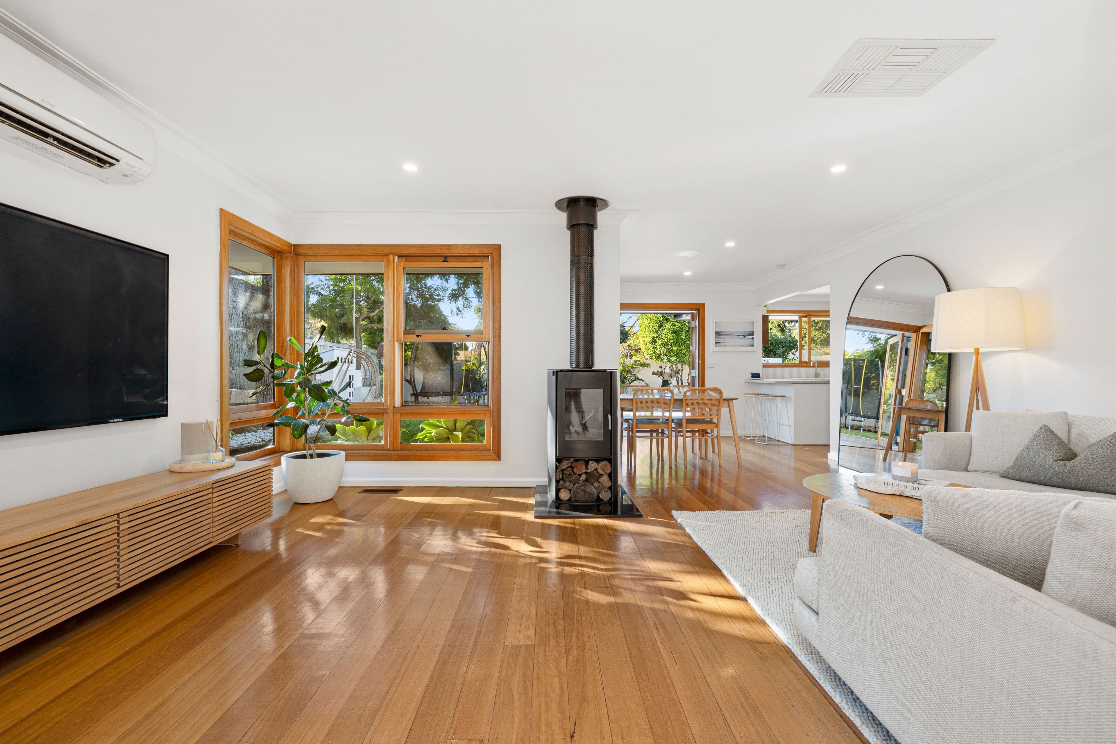 24 Sycamore Avenue, Mentone VIC 3194, Mentone - Thumbnail 2