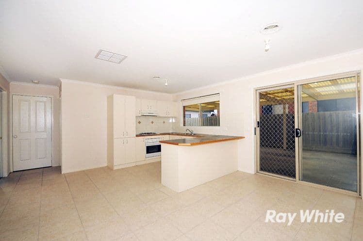 10 Kismet Close, CRANBOURNE WEST VIC 3977, Cranbourne West - Thumbnail 3