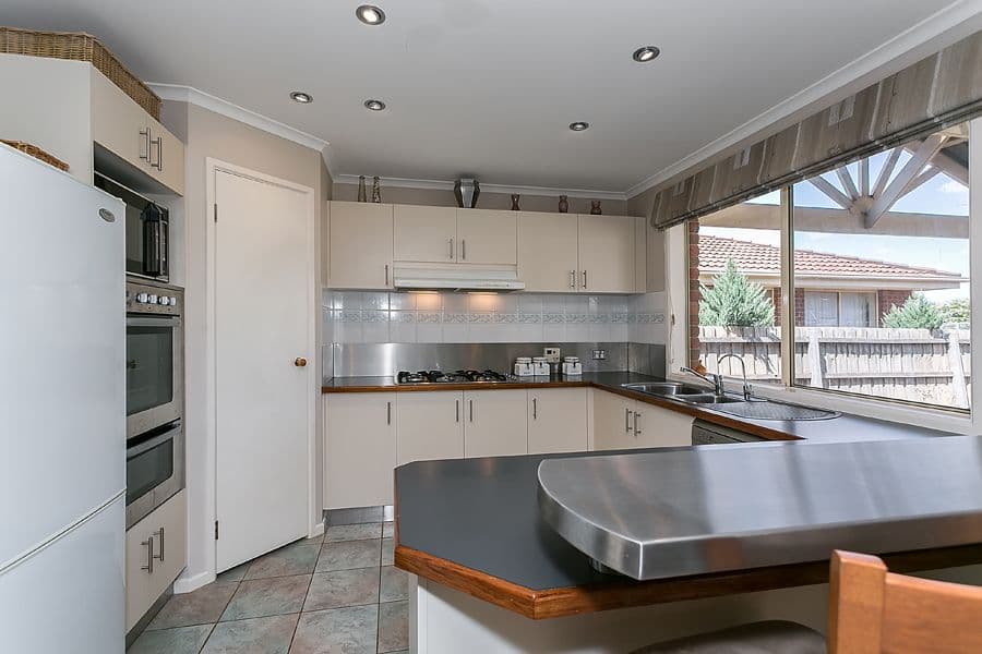 2 Fleetwood Circuit, MELTON WEST VIC 3337, Melton West - Thumbnail 2