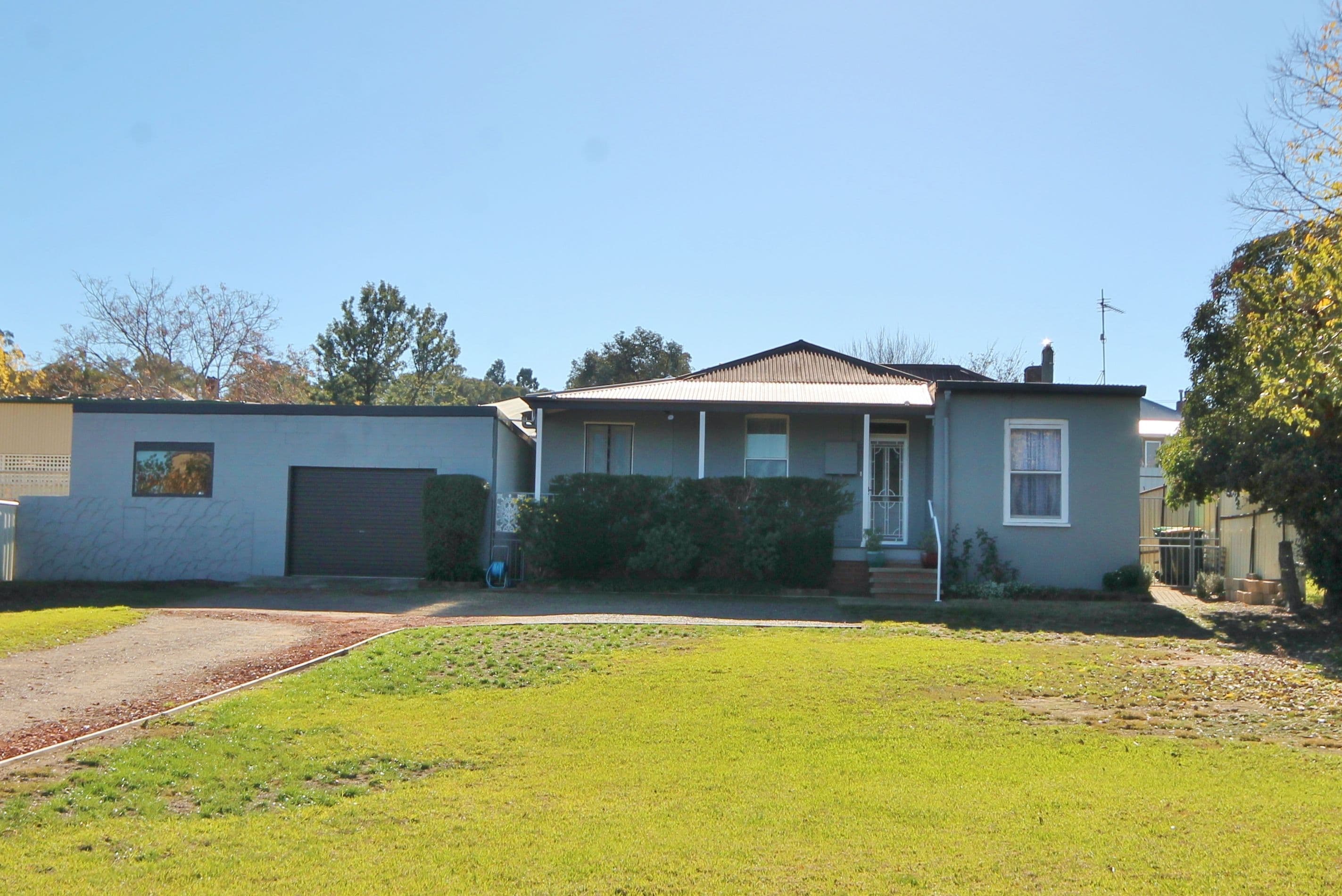 91 Edwards Street, Young - Image 1