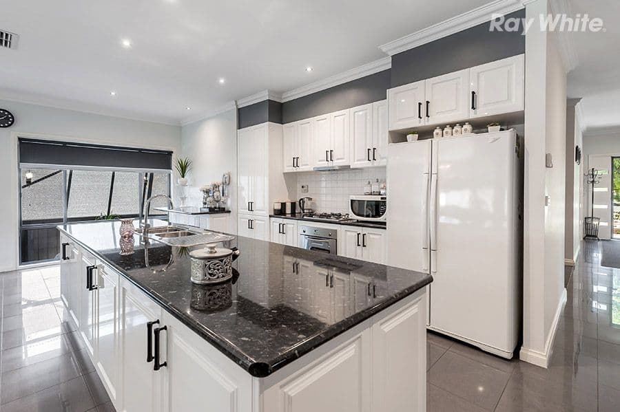 21 Madden Drive, South Morang VIC 3752, South Morang - Thumbnail 3