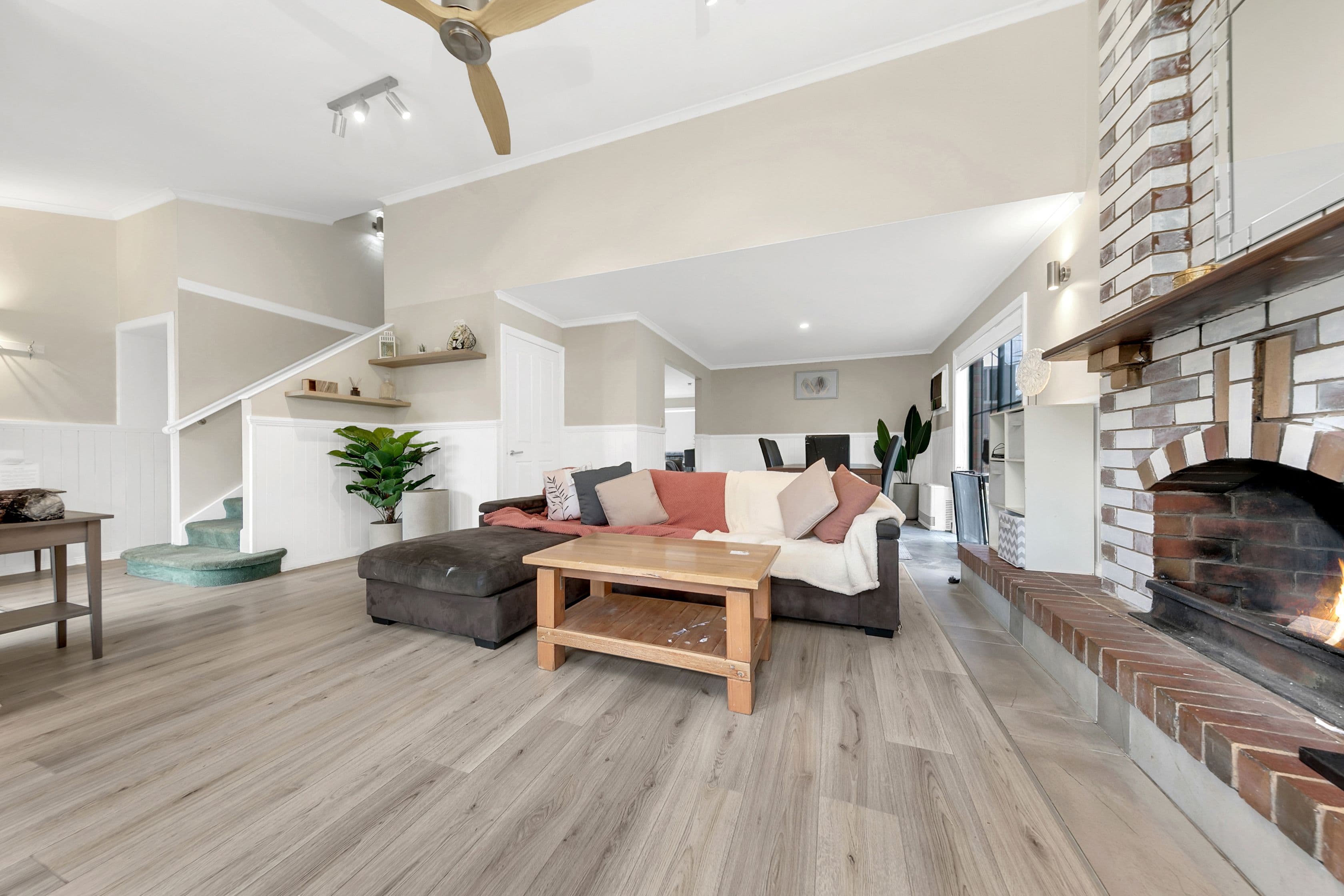 8 Robin Place, South Morang VIC 3752, South Morang - Thumbnail 3
