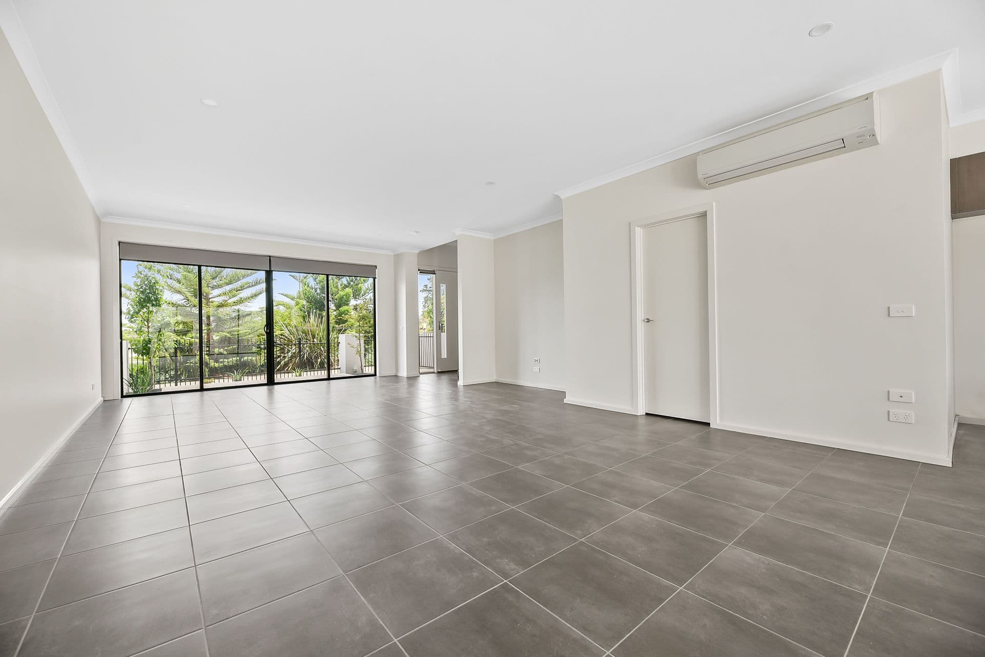 23 Fawkner Walk, Clyde North VIC 3978, Clyde North - Thumbnail 3