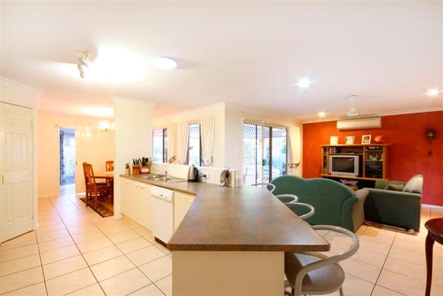 42  Jutsum Street, MIDDLE RIDGE QLD 4350, Middle Ridge - Thumbnail 2