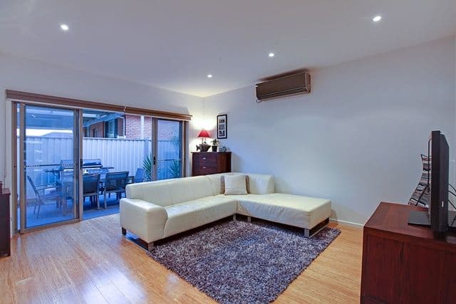 18 Marshall Drive, RESERVOIR VIC 3073, Reservoir - Thumbnail 4