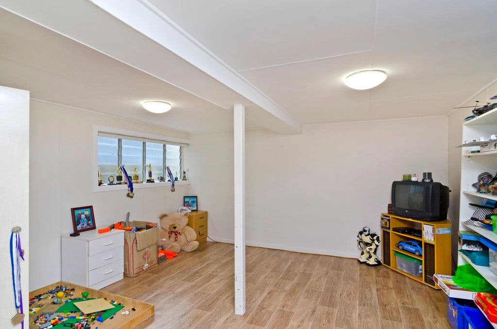 8 Fourteenth Avenue, PALM BEACH QLD 4221, Palm Beach - Thumbnail 6