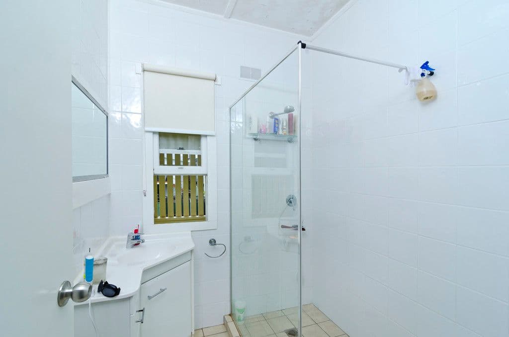 8 Fourteenth Avenue, PALM BEACH QLD 4221, Palm Beach - Thumbnail 8