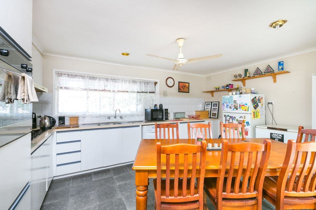 33 Green Street, Long Gully VIC 3550, Long Gully - Thumbnail 2