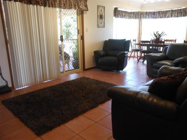 66 Westfield Drive, WESTBROOK QLD 4350, Westbrook - Thumbnail 6