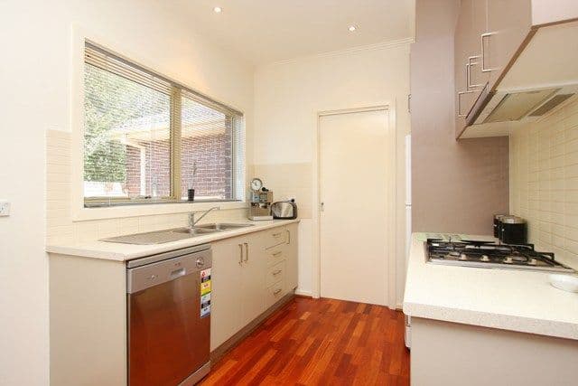 11 Willoughby Street, RESERVOIR VIC 3073, Reservoir - Thumbnail 4