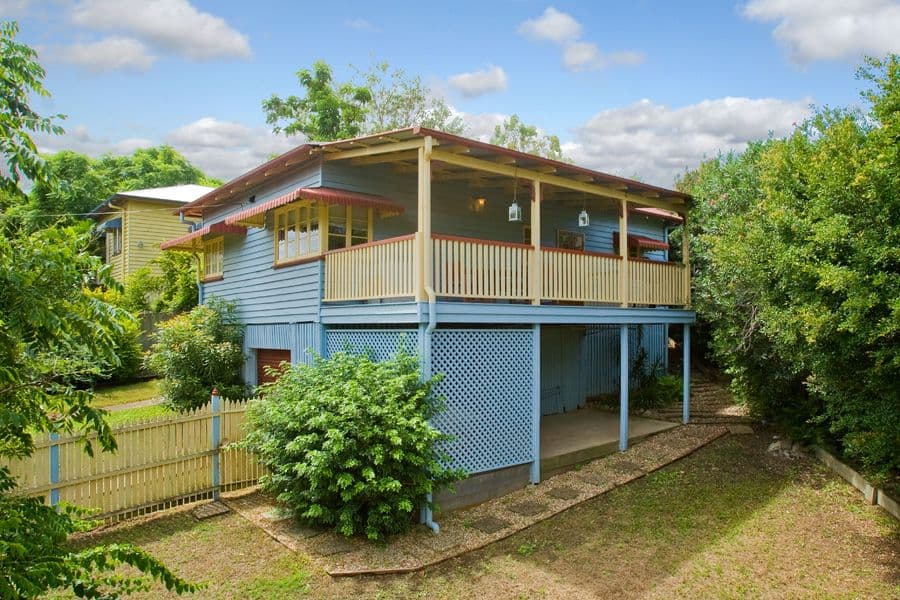 48 Waratah Avenue, HOLLAND PARK WEST QLD 4121, Holland Park West - Thumbnail 2