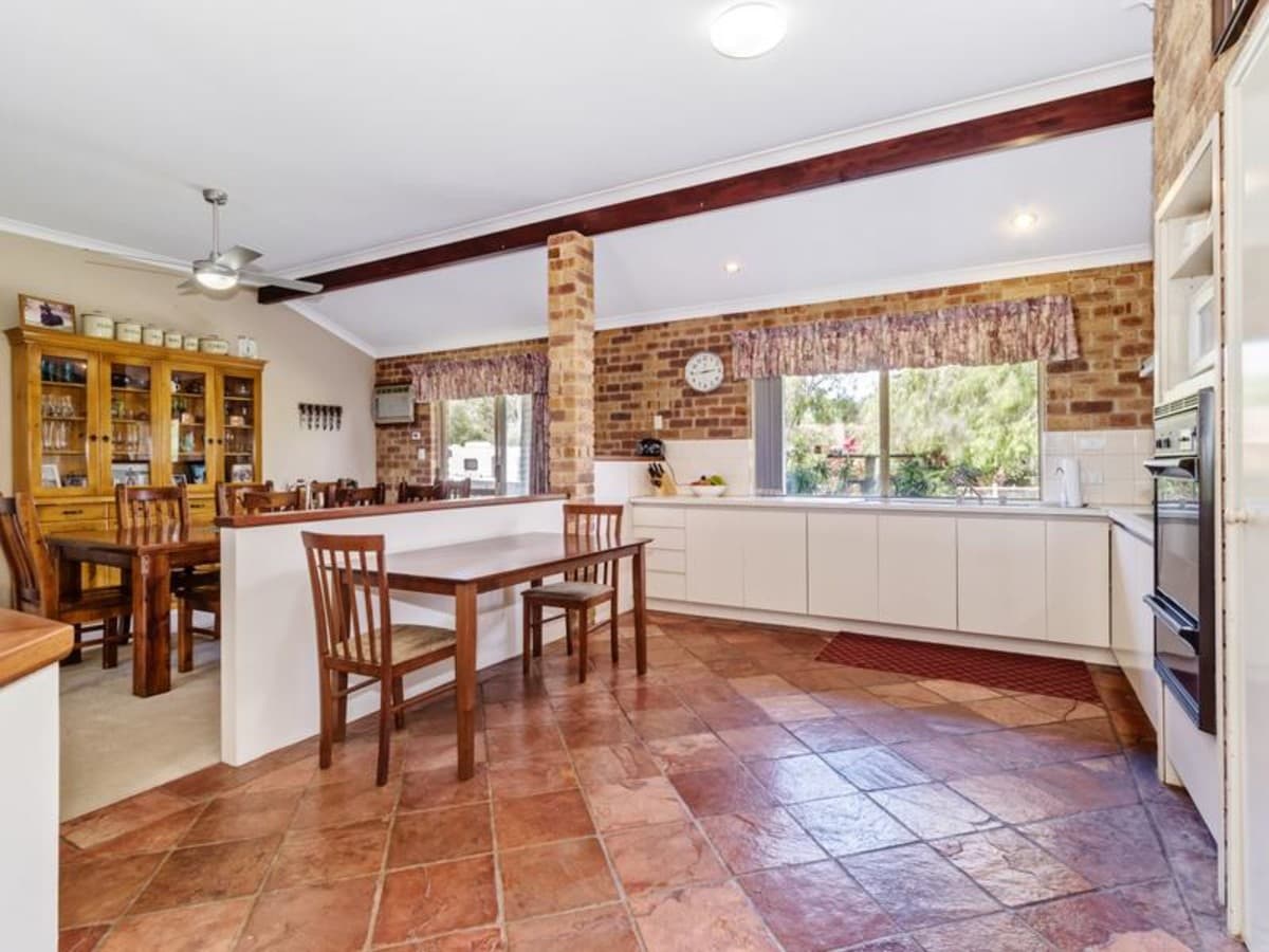27 Kalgaritch Avenue, WEST BUSSELTON, West Busselton - Thumbnail 7