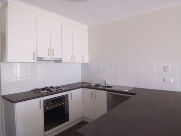 33 Pinewood Drive, CARRUM DOWNS VIC 3201, Carrum Downs - Thumbnail 2