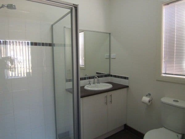 33 Pinewood Drive, CARRUM DOWNS VIC 3201, Carrum Downs - Thumbnail 3