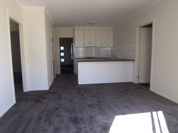 33 Pinewood Drive, CARRUM DOWNS VIC 3201, Carrum Downs - Thumbnail 4