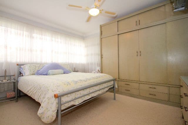 8 Lurnea Avenue, Georges Hall NSW 2198, Georges Hall - Thumbnail 4