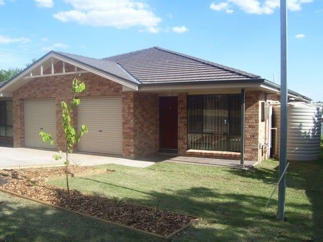 27 Wentworth Street, Parkes - Image 1