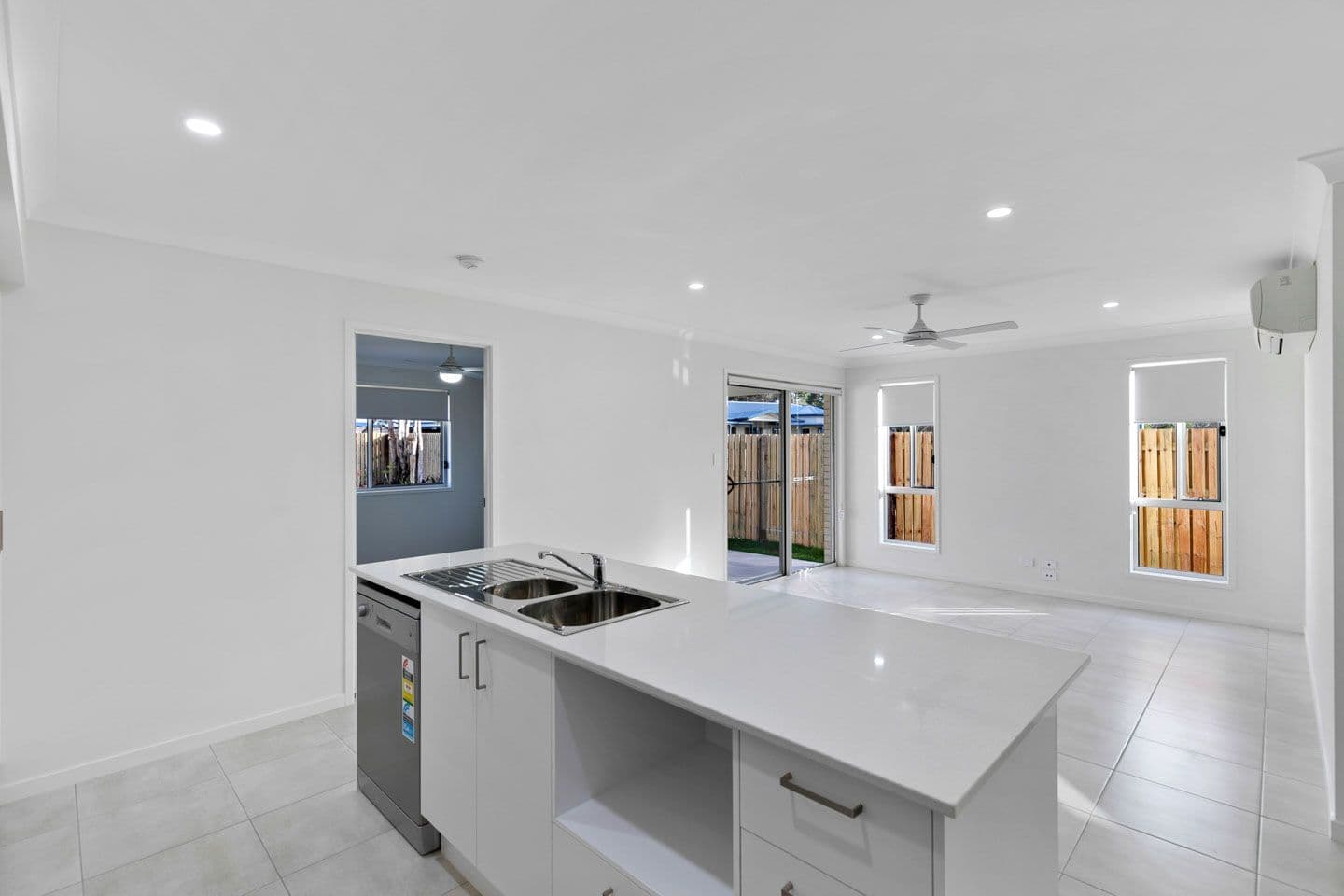 4 Senor Avenue, Urangan QLD 4655, Urangan - Thumbnail 3