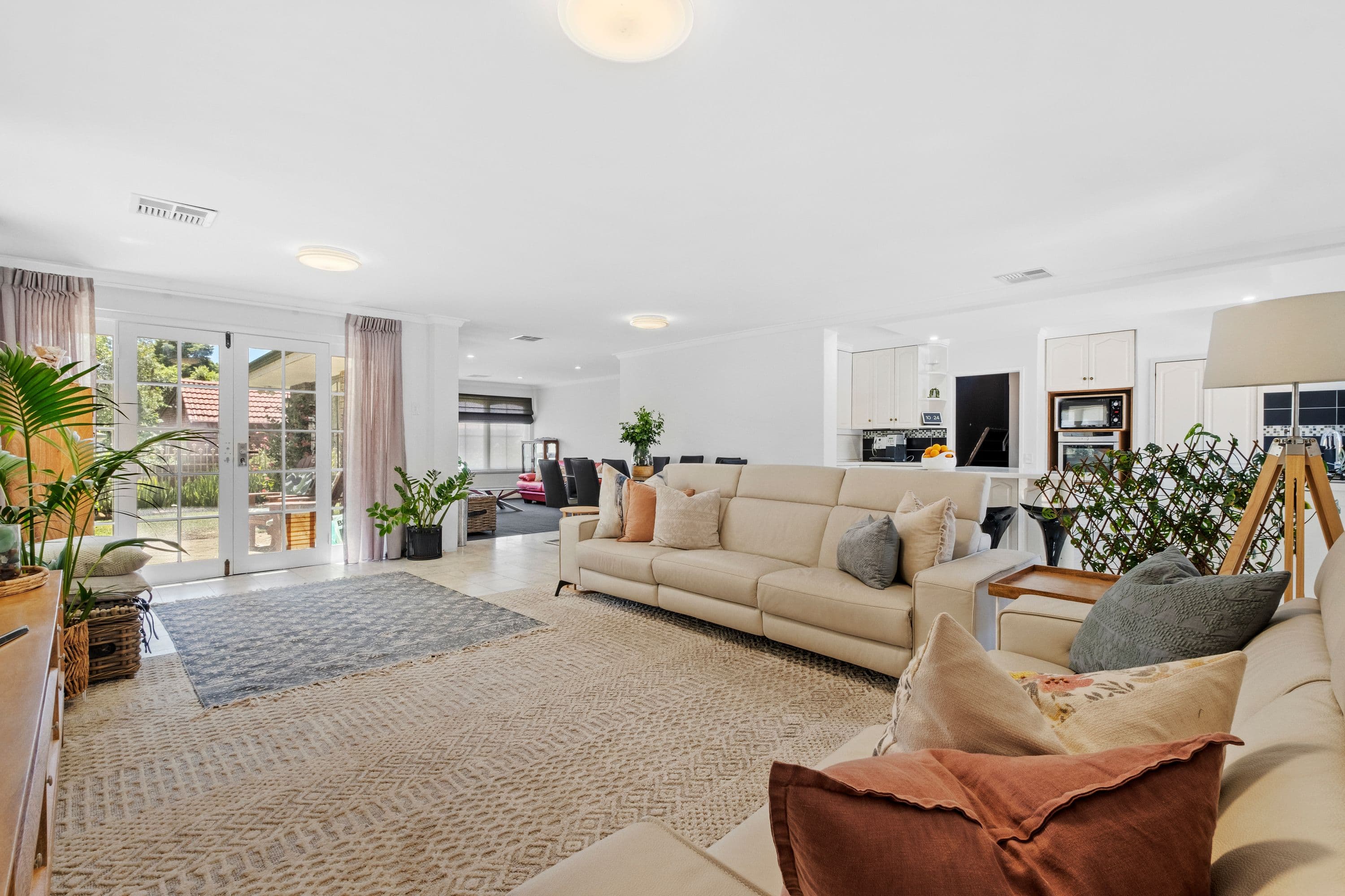 92 Regency Drive, Thornlie WA 6108, Thornlie - Thumbnail 2