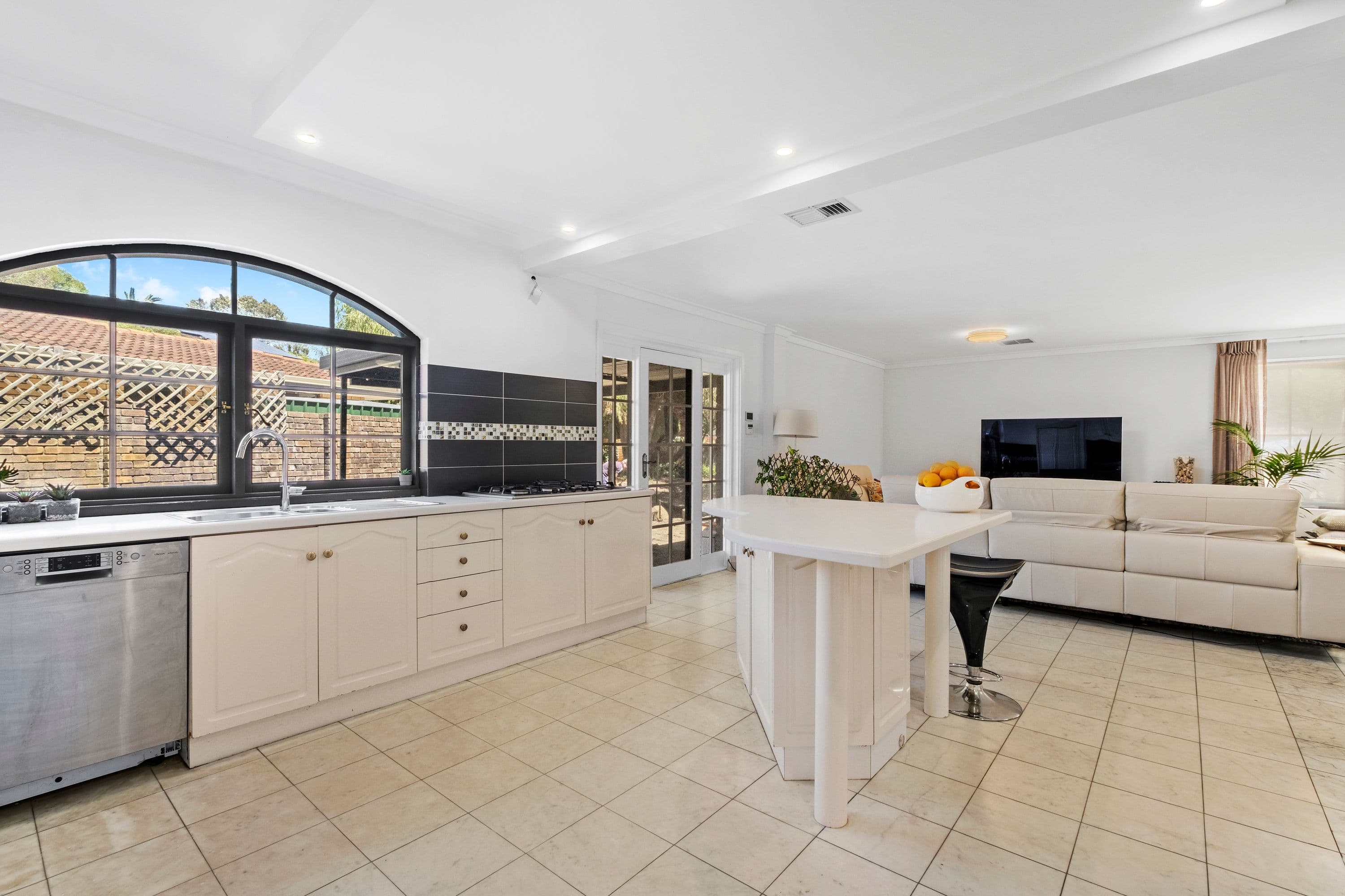 92 Regency Drive, Thornlie WA 6108, Thornlie - Thumbnail 6