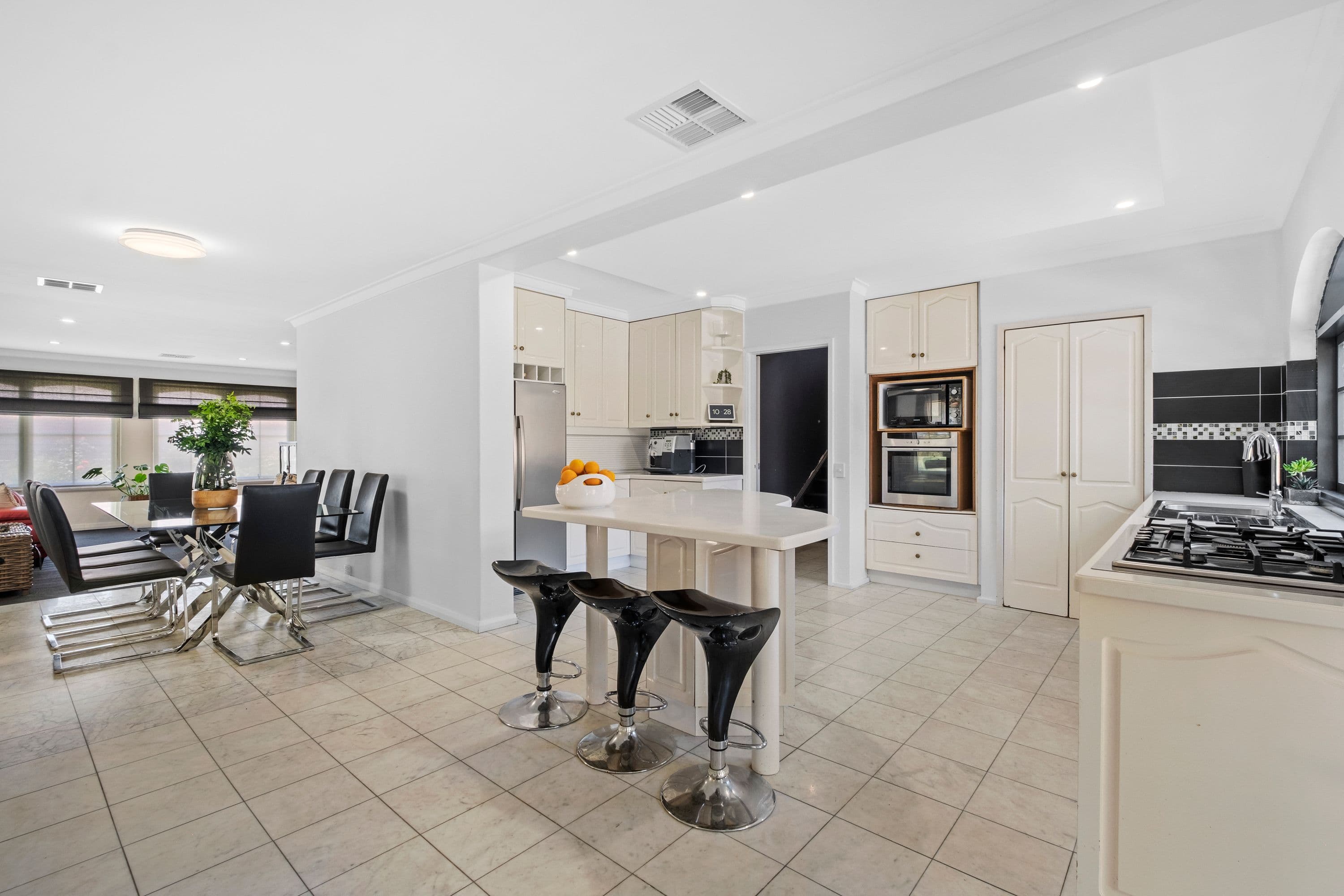 92 Regency Drive, Thornlie WA 6108, Thornlie - Thumbnail 8