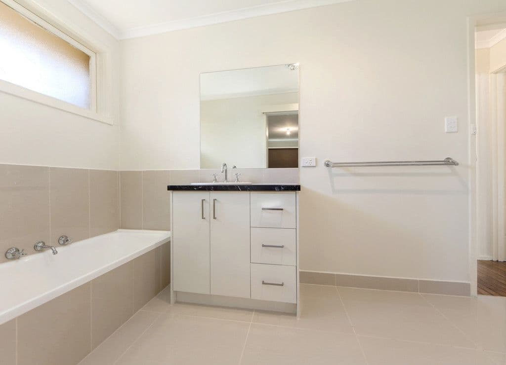 10 Revell Cresent, St Albans VIC 3021, St Albans - Thumbnail 6