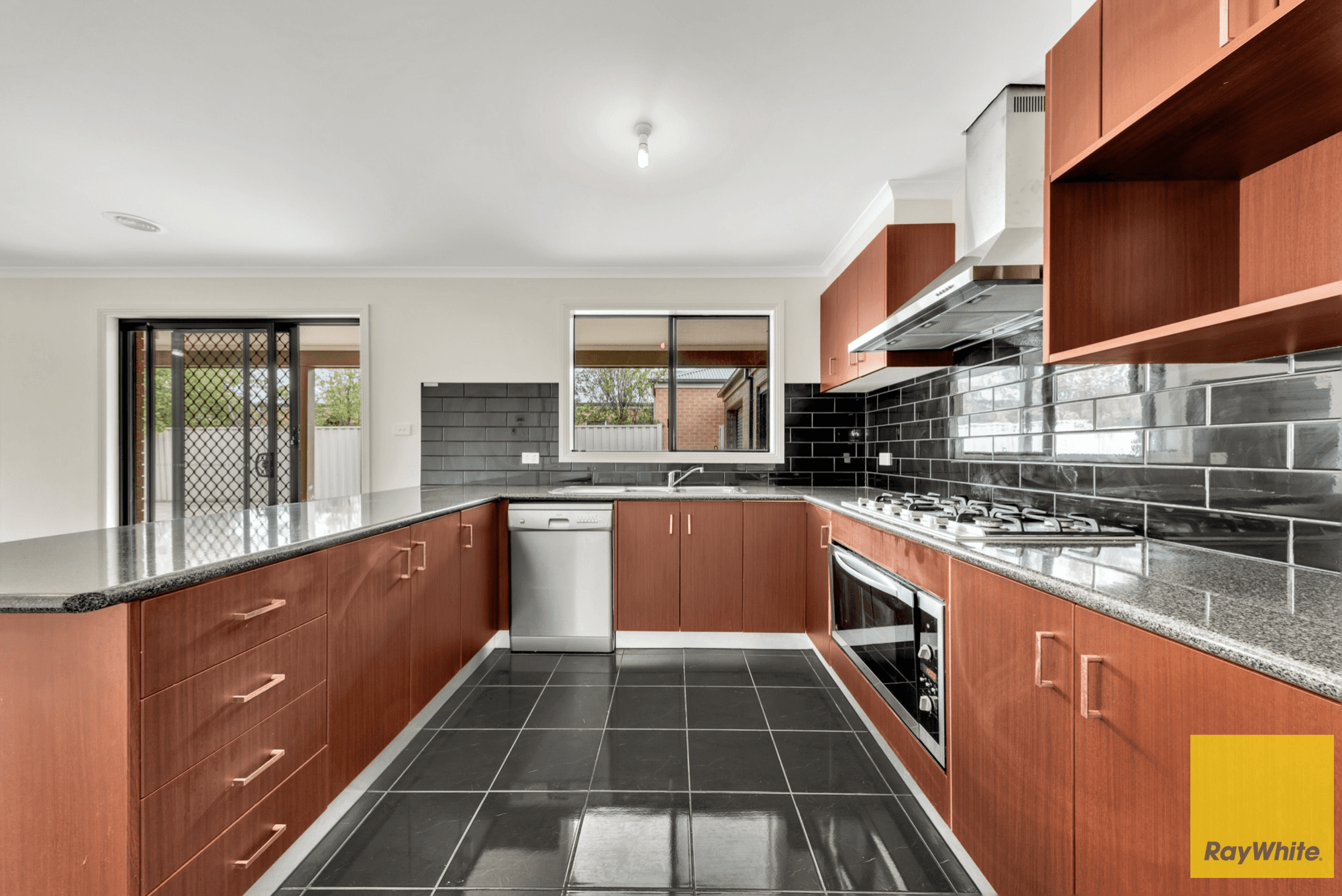 2 Oakmont Court, Truganina VIC 3029, Truganina - Thumbnail 7