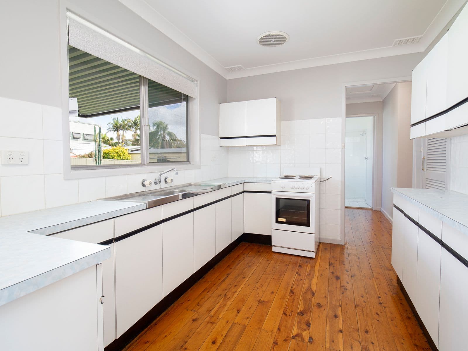 18 Cranbrook Parade, Rankin Park - Thumbnail 4