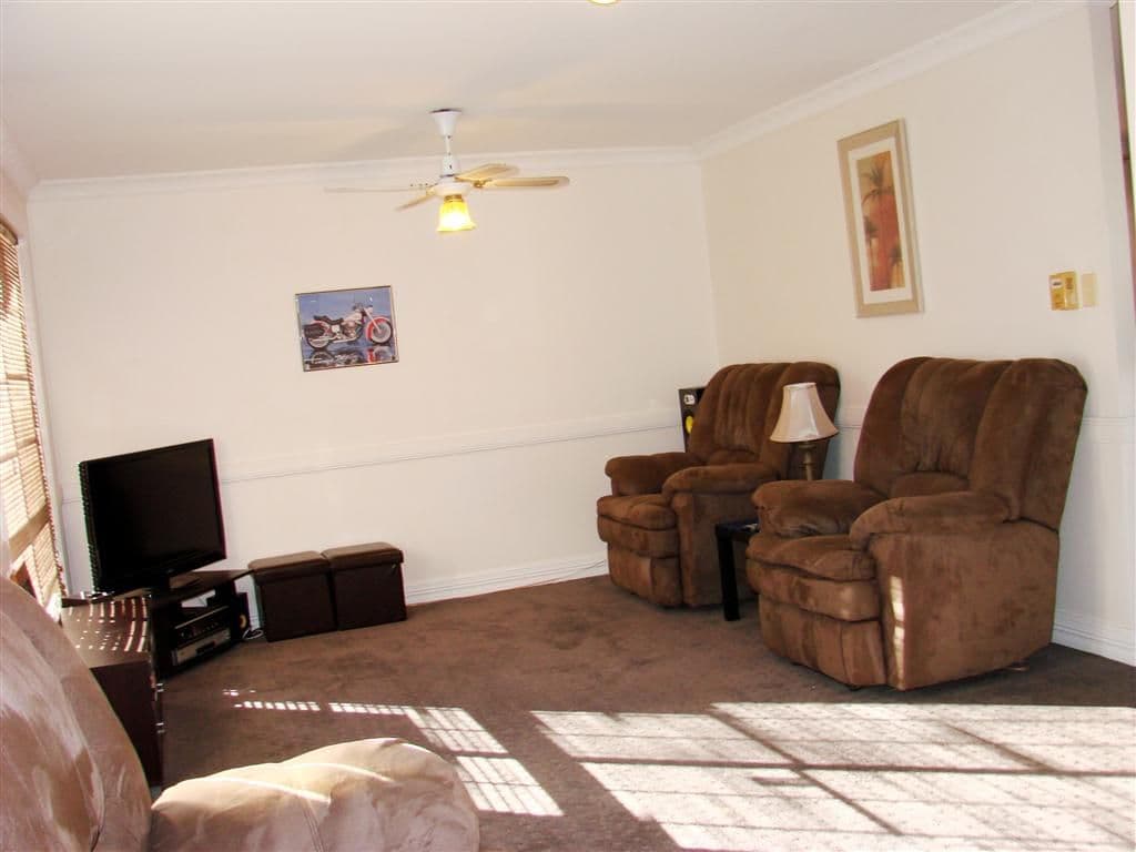 8 Misfeld Close, GRACEMERE QLD 4702, Gracemere - Thumbnail 2