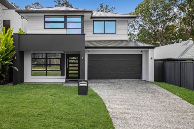 Just a moment..., Hillier Road - Image 1