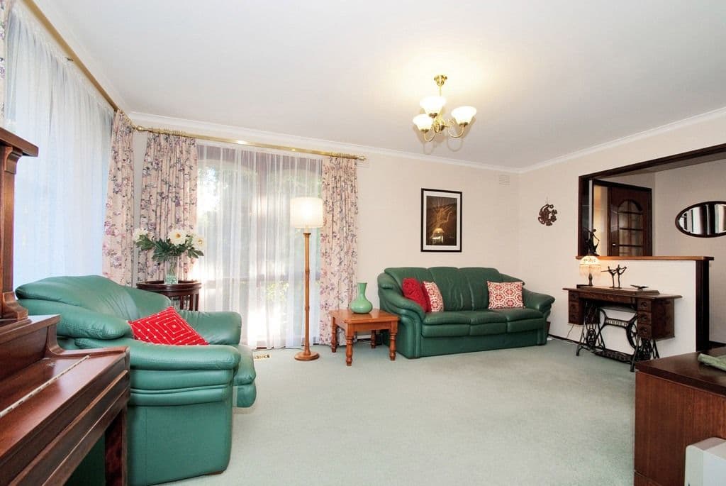 19 SUGARLOAF Drive, CHIRNSIDE PARK VIC 3116, Chirnside Park - Thumbnail 2