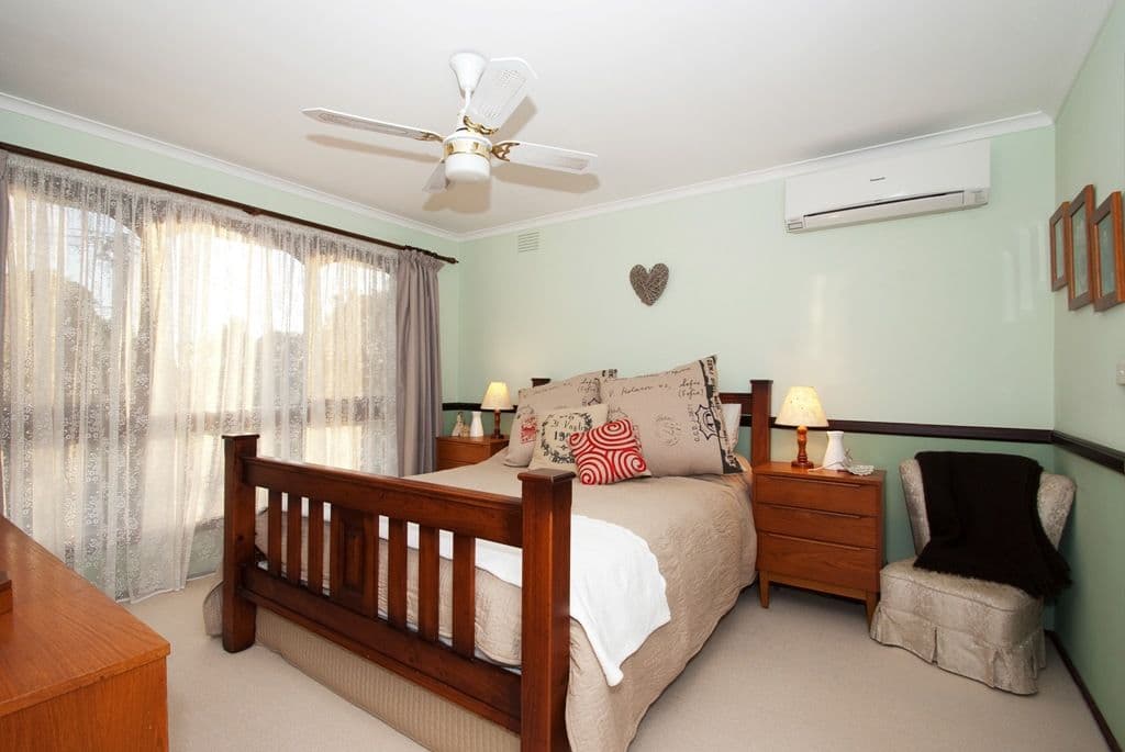 19 SUGARLOAF Drive, CHIRNSIDE PARK VIC 3116, Chirnside Park - Thumbnail 6