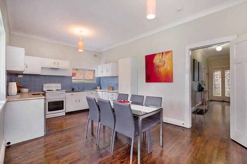 15 Bouvardia Street, Russell Lea - Thumbnail 3