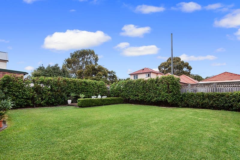 15 Bouvardia Street, Russell Lea - Thumbnail 4
