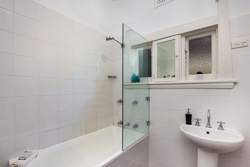 15 Bouvardia Street, Russell Lea - Thumbnail 8