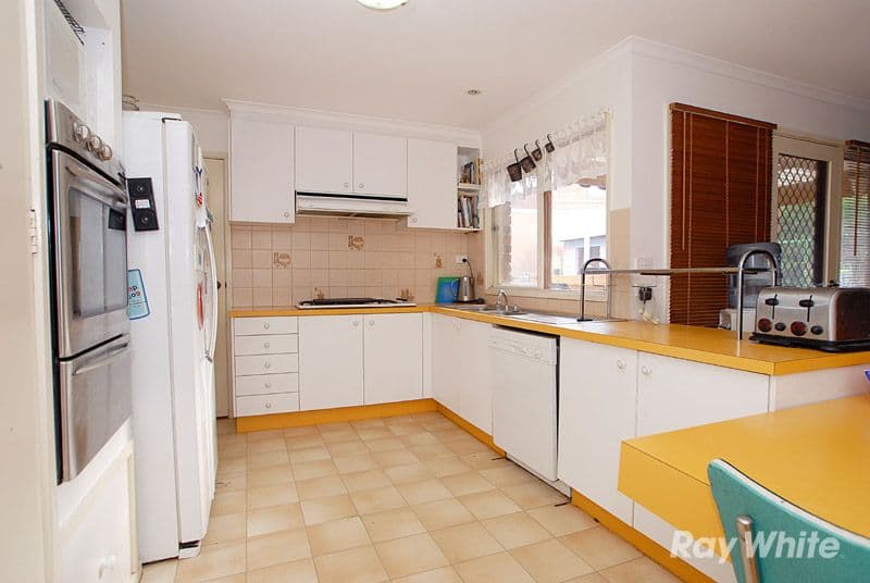 25 Harmsworth Avenue, WANTIRNA VIC 3152, Wantirna - Thumbnail 2