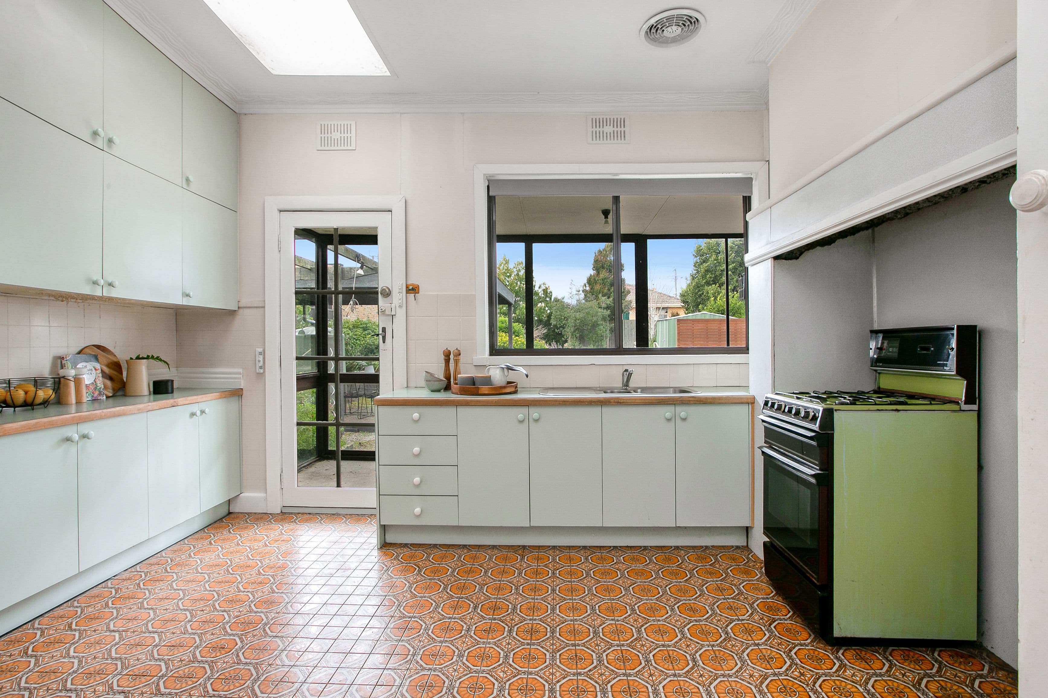 8 Army Avenue, Reservoir VIC 3073, Reservoir - Thumbnail 4