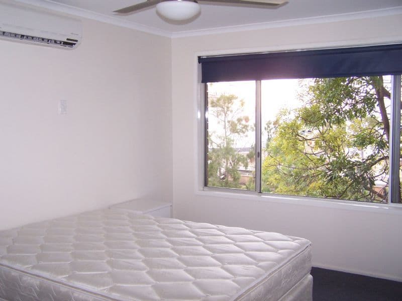 43 Harbour Terrace, GLADSTONE CENTRAL QLD 4680, Gladstone Central - Thumbnail 4